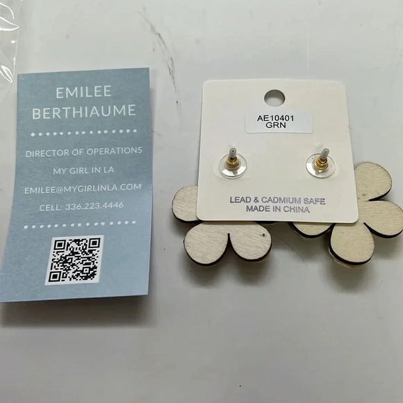 My Girl in LA Earrings for Pierced Ears. - Picture 4 of 5